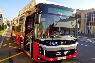 Paytaxtda sürücülər avtobus dayanacağına görə cərimələnirlər? - RƏSMİ AÇIQLAMA + VİDEO