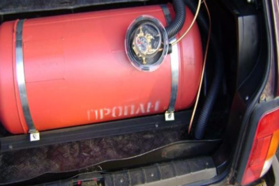 Bakıda qaz balonu avtomobildə partlayışa səbəb oldu - VİDEO