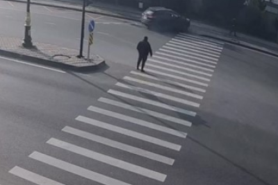 Bakıda qəza: İşıqfor yararsız vəziyyətə düşdü