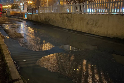 “Nəsimi” metrostansiyasının çıxışındakı yolu su BASDI – VİDEO    