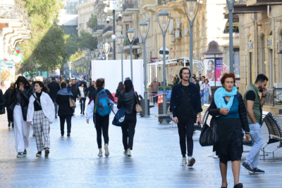 "Fəvvarələr" meydanında qanunsuz tikintinin qarşısı alınıb - VİDEO