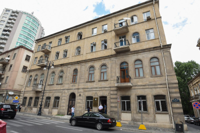 Bakıda keçmiş arvadını öldürmək istəyən iranlı məhkəmə qarşısında