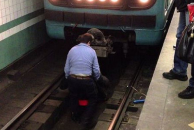 Ötən il metroda stansiya yoluna düşən 2 nəfər ölüb