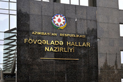 Mənzildə köməksiz qalan 2 uşaq xilas edildi