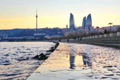 Bakı bulvarında ŞOK ANLAR: gənc oğlan özünü dənizə atdı