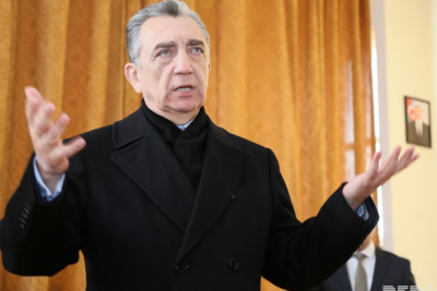 İcra başçısı jurnalistin sualına qəzəbləndi - VİDEO