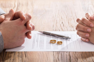 Məhkəmə hansı halda cütlüklərə vaxt ayırmadan boşanma QƏRARI VERİR?