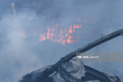 Sabunçuda ev yanıb