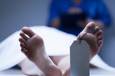 İcra məmuru maşınla qadını vurub öldürdü