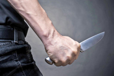 Bakıda kişi otaq yoldaşlarını bıçaqladı