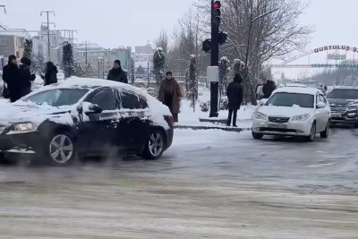 Qar yağan kimi Masazırda həyat dayandı - VİDEO 