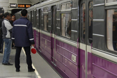 Bakı metrosunda qatarın tavanından axan su ilə bağlı AÇIQLAMA + VİDEO