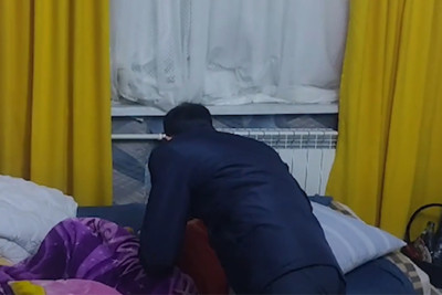 Azyaşlı uşaq bağlı qapı arxasında qaldı - VİDEO 