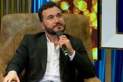 Müğənni Elvin: "Məktəblərdə kişi müəllim yoxdur, acınacaqlı vəziyyətdir"