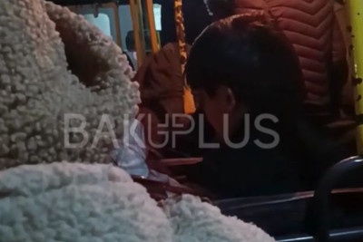 “Hüquqlarımı tapdalayırsan” – Sərnişin və sürücü arasında GƏRGİNLİK + VİDEO