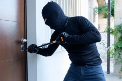 Bakıda tanınmış rəssamın evindən 200 min manatlıq oğurluq edilib