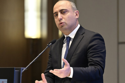 Emin Əmrullayev: “Anası ali təhsilli olan şagirdlərin nəticələri daha yüksəkdir”