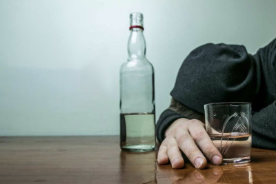 “Metil spirti ilə zəhərlənmələrin 85 faiz ölümlə nəticələnir” – Toksikoloqdan ÖZƏL AÇIQLAMA