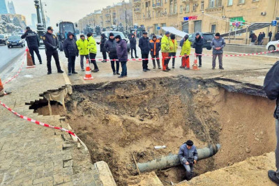 Şəhərin mərkəzində yol niyə çöküb? - RƏSMİ AÇIQLAMA