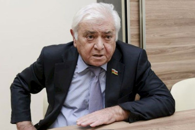 Aqil Abbas: "Yola duz da tökdülər, qum da"