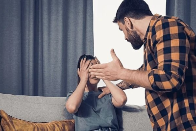 Kişi sevgilisini arvadına göndərdiyi fotoya görə döydü - HÖKM