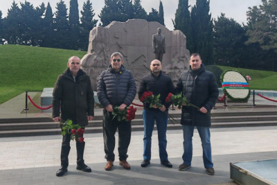 Mixael Labkovski Bakıda: Heydər Əliyevin məzarını ziyarət etdi, bu gün isə böyük görüş var - FOTO