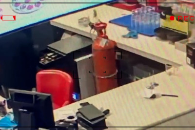 “Tamaşa” göstərib restoranı taladılar - FOTO/VİDEO