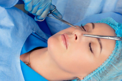 Nazir plastik cərrahların sənədlərinin yoxlanılmasından danışdı