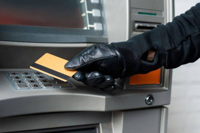 Bank kartlarından növbəti oğurluq - 20 mindən çox pul…