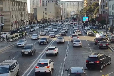 Bakıda yollarda tıxac var - SİYAHI