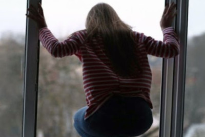 Bakıda şagird məktəbin binasından özünü atıb? – RƏSMİ AÇIQLAMA