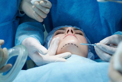 Bakıda estetik prosedurdan sonra qadının burnu çürüdü - Prokurorluq araşdırma apardı