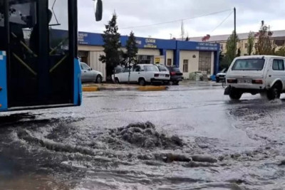 Masazır “batır”: Küçələrdən sel keçir, işıqlar gecədən sönüb – ŞİKAYƏT
