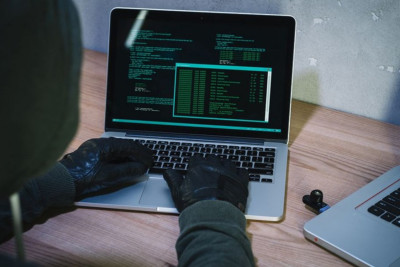 DTX-nin həbs etdiyi haker məlumatları bu qiymətə satırmış