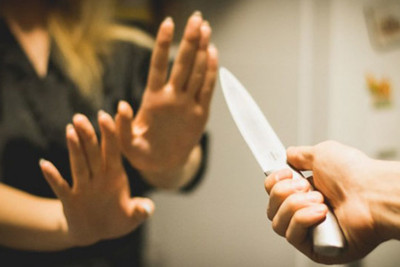 Abşeronda qadın bıçaqlandı