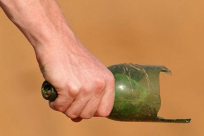 Bakıda qadın toya getdiyi üçün BUTULKA İLƏ DÖYÜLDÜ