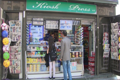 Masazırda köşkə BASQIN: Bıçaq çəkib pulları apardılar