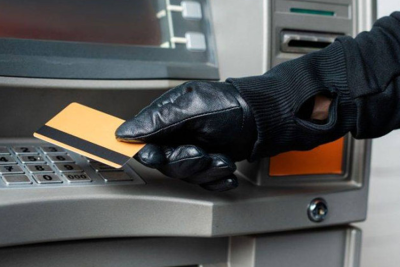 Kartlardan bir günə 15 mindən çox pul oğurladılar