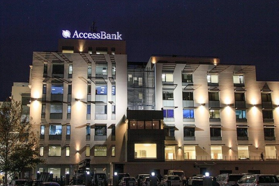 Məşhur bankın əməkdaşı vətəndaşı təhqir etdi, polis işə qarışdı - İDDİA + FOTO