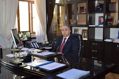 Həbsdən azad olunan sabiq başçının arvadı Şüvəlandakı bağa görə məhkəməyə üz tutdu