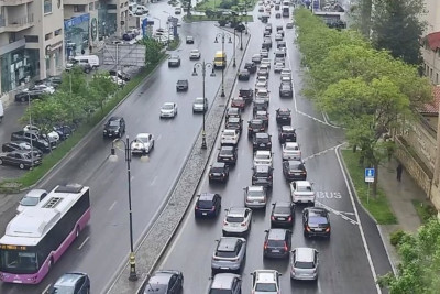 Bakının yollarında tıxac müşahidə edilir – SİYAHI