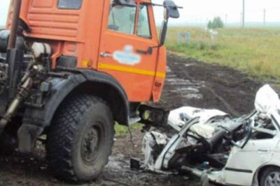 Bakıda avtomobili "KamAZ"la toqquşub - Ölən var