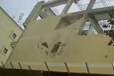 “Daşlar yerə yox, başımıza düşür...” - Binada təhlükəli vəziyyət + VİDEO