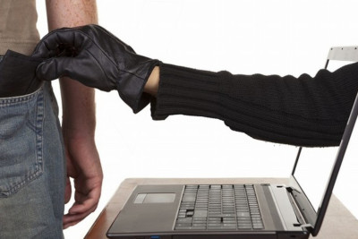 Bank kartlarından yenə 5 min manatdan çox pul oğurlandı