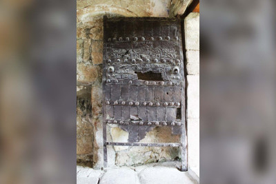 Gəncə qapıları: Bir tayı Dərbənddə, digəri isə Gürcüstanda