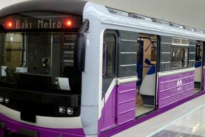 Bakı metrosunda sərnişin sıxlığı qatarların ləngiməsinə səbəb olub
