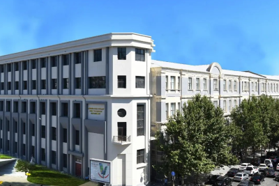 Bakıda universitet 6 min manata müəllim axtarır