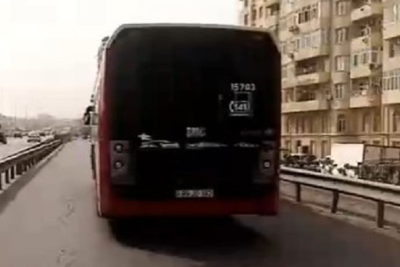 “Bakubus” avtobusundakı nasazlıq böyük tıxaca səbəb oldu - Video