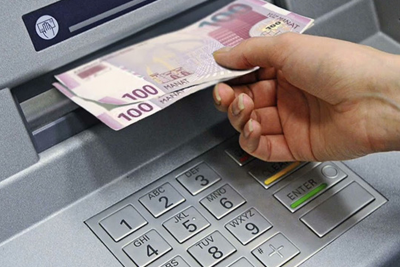 “Maaş və təqaüdləri istədiyimiz bankdan ala biləcəyik?” - Rəsmi cavab