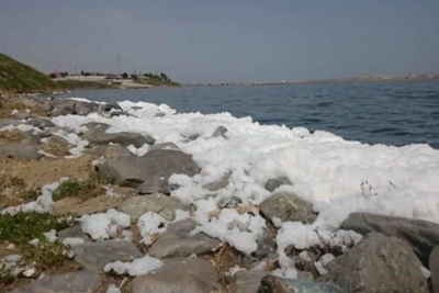 Böyük Şor gölündə qəribə köpüklənmə - Video